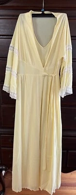 Vtg USA SEARS 2752/2762 Nylon Sz 32-34 Lace Long Yellow Nightgown & Robe Set - Image 1 of 4