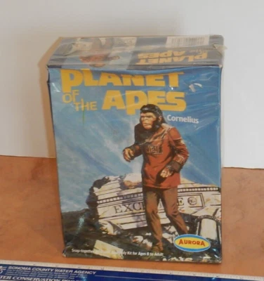 2000 PLAYING MANTIS AURORA PLANET OF THE APES CORNELIUS MODEL KIT, NOS. SEALED - Image 1 of 4