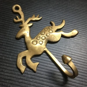 Gancho/colgador de pared vintage de latón macizo de los años 70 para ciervo saltar 5,75" de alto x 4" de ancho - Imagen 1 de 5