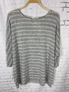 Prenda para mujer Promesa Suéter Grande Suave Elastizado Gris a Rayas Calce Relajado (DAU) - Imagen 1 de 9
