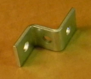 1 NEW DOUBLE OFFSET 90 DEGREE CORNER ANGLE BRACKET 3 HOLE - Picture 1 of 2