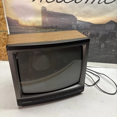 Magnavox 13" CRT Retro Gaming TV No Remote RR1337 - Image 1 of 4