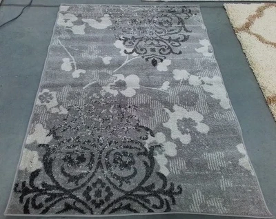 SILVER / IVORY 4'-0" x 6'-0" Cut on Rug, Reduced Price 1172787514 ADR114B-4 - Image 1 of 4