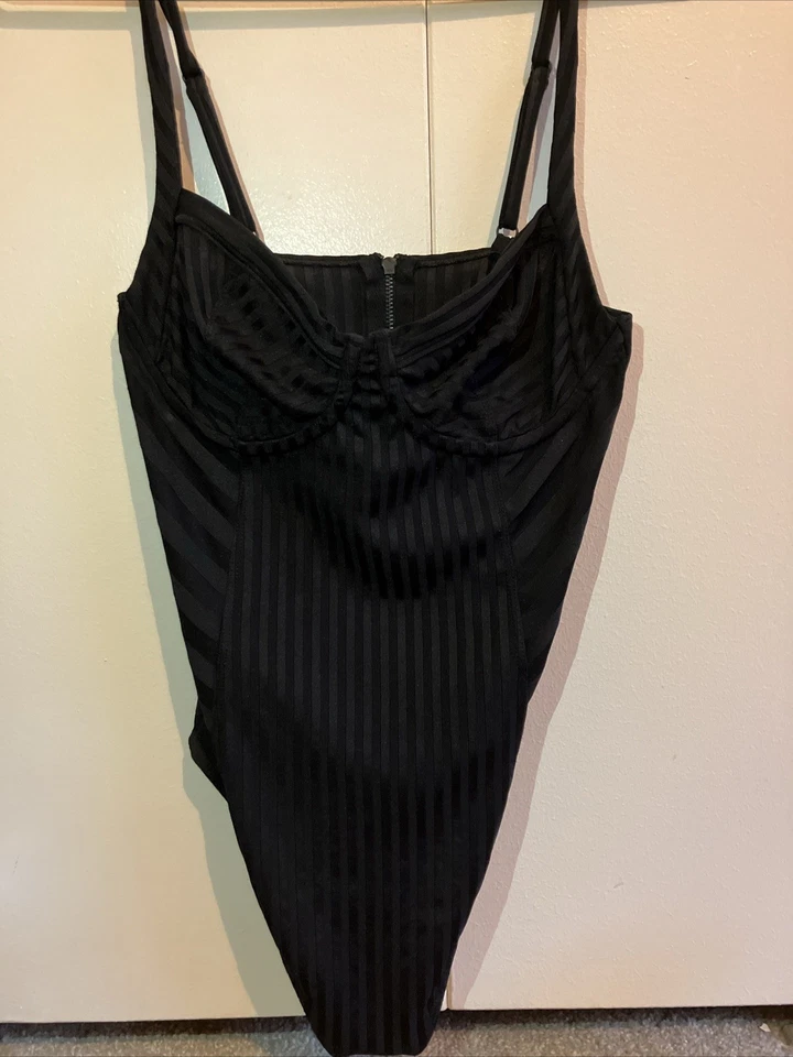 Body acanalado All Saints negro Yuni tanga con aros talla 2 Foto 1 de 4