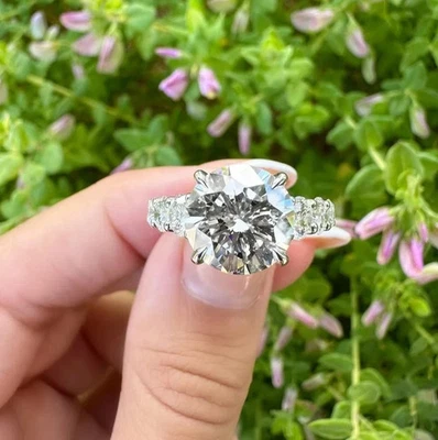 Alianza de diamantes de corte redondo de 4,10 quilates de oro blanco de 14 quilates con certificación IGI cultivada en laboratorio Foto 1 de 4