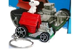 Custom Key chain Peanuts SNOOPY w/Dog house - Picture 1 of 1