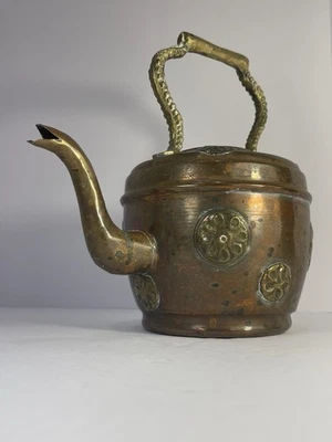 Старинный медный и смешанный металлический инкрустированный чайник коттеджкор максималистская французская страна - Изображение 1 из 4