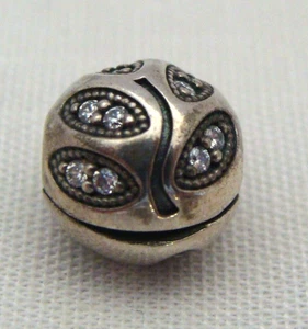 Pandora ALE Hojas Brillantes Plata Esterlina y Pavé Circonita cúbica A Presión Dije 791416CZ - Imagen 1 de 6
