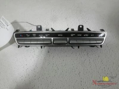 Mercedes-Benz C43 2019 controles de temperatura delanteros Foto 1 de 4