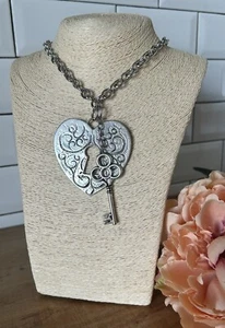 Bigiotteria vintage - COLLANA Con PENDENTE LUCCHETTO CUORE e CHIAVE, anni 2000 - Foto 1 di 3