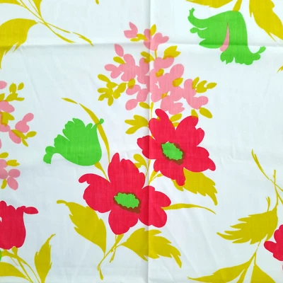 VTG Large Floral Print Red Pink On White Dress Decor Poly Cotton Fabric 1.6 YDS - Image 1 of 4