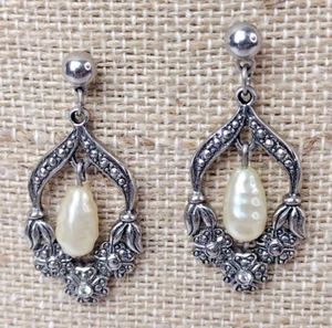 Vintage 80's Faux Freshwater Pearl Dangle, Pierced Earrings in Silvertone - Picture 1 of 6