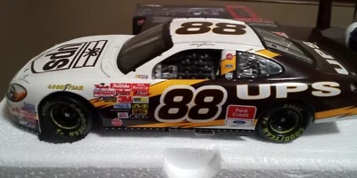 NASCAR Dale Jarrett #88 UPS 2003 Ford Taurus 1:24 banco ventana transparente - 1 de 600 Foto 1 de 4
