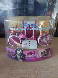 I Bratz Light Up Case With Base Speakers MP3 Dock New - Picture 1 of 6