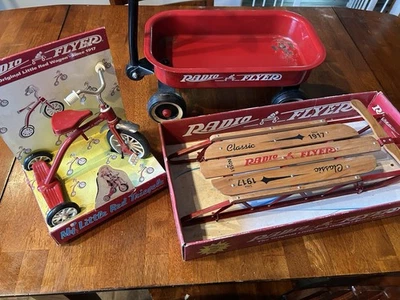 Lote de Juguetes Radio Flyer De Colección - Trineo Clásico, Triciclo Rojo y Mini Vagón Rojo Foto 1 de 4