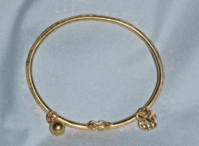 Petite Charm Bracelet  22K 916  Yellow Real Gold Unique closure   .2 oz  6 grams - Image 1 of 4