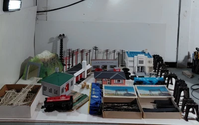 O Gauge Model Railroad Lot (Buildings Trestles Freight Cars Telephone Poles) - Image 1 of 4