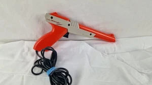 Nintendo Zapper | Orange | 1985 NES Light gun | NES-005 - Picture 1 of 3