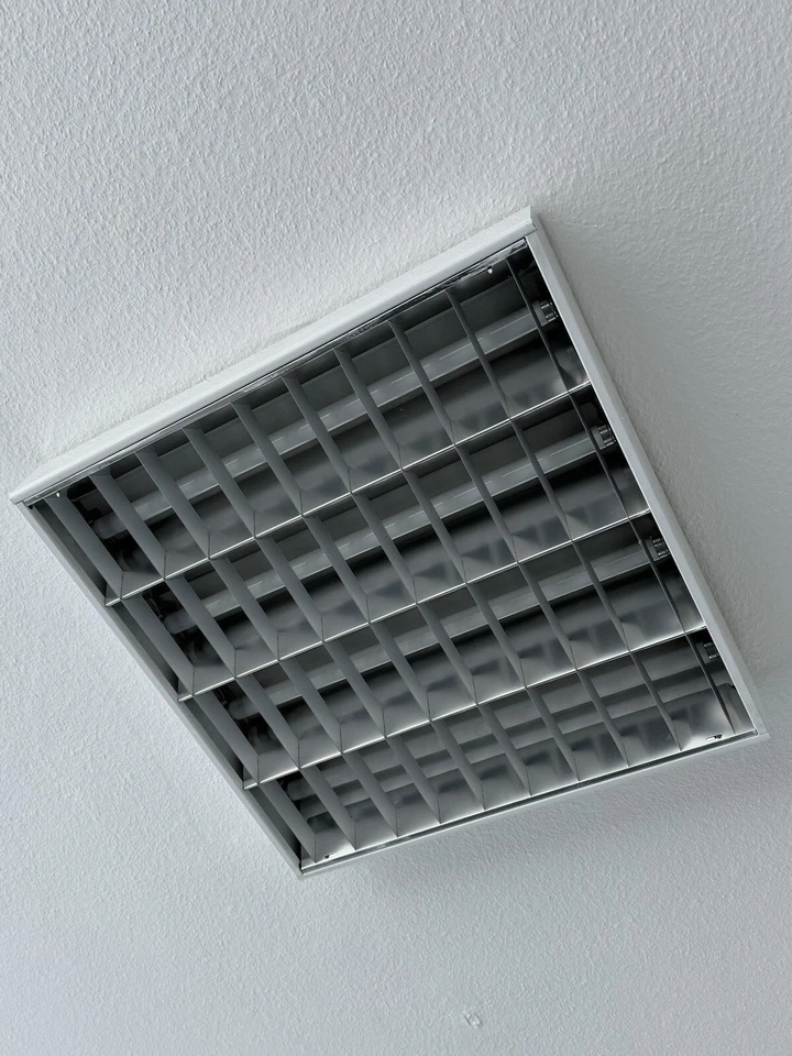 Deckenlampe für Büro mit 4 Leuchtstoffröhren in Weiß ca. 62 x 62 x 8 cm Höhe - Bild 1 von 4