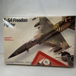 F-5A Freedom Fighter 1/48 Scale Testors 586 Factory Sealed Airplane Model Kit - Bild 1 von 4