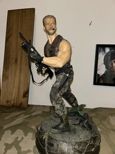 Dutch Predator Sideshow Collectibles Statue EXCLUSIVE edition - Picture 1 of 6