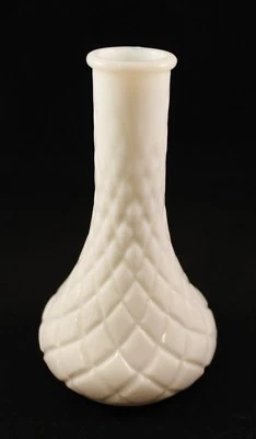 Ваза из белого стекла — узор алмазной огранки — высота 6 дюймов — отверстие 1 дюйм - Изображение 1 из 4