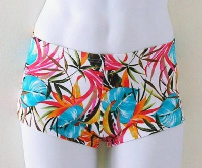 Traje de baño de corte cuadrado de tiro bajo para hombre en blanco estampado floral de Fiji en S-M-L-XL Foto 1 de 4