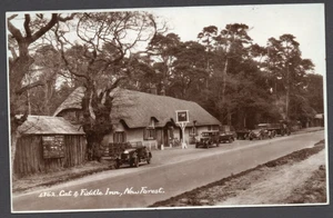 Postcard Hinton New Forest Hampshire motor cars pub Cat and Fiddle Inn RP - Foto 1 di 2