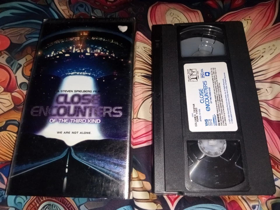 Close Encounters of the Third Kind VHS Tape Sci-Fi 1977 70s - Image 1 of 4