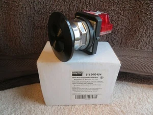 DAYTON 30G454 NON-ILLUMINATED OPERATOR PUSH BUTTON 30MM BLACK 30G318 CONTACT 1NC - Picture 1 of 11