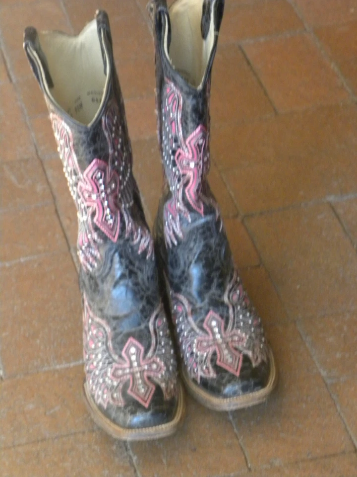 Corral Women’s Black Leather  Cowboy Boots Sz 9-1/2  Pink Wing Cross Studs - Image 1 of 4