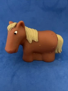 Braunes Pferd mit Mähne Kunststoff Tier für kleine Leute Kunststoff Spielzeug 2,25 Zoll - Bild 1 von 3