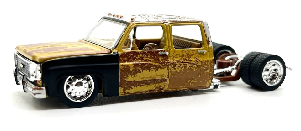 M2 MACHINES 1973 CHEVY CHEYENNE SUPER 30 DUALLY SQUAREBODY BEDLESS PATINA LOOSE - Image 1 of 4