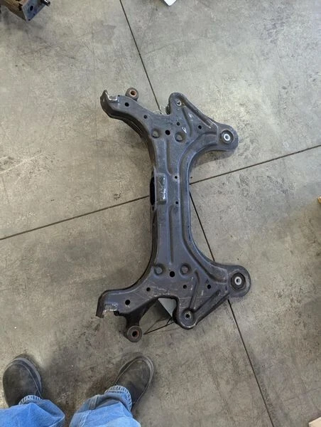 Chevrolet Aveo 2007-2009 travesaño delantero subchasis motor base suspensión OEM Foto 1 de 1