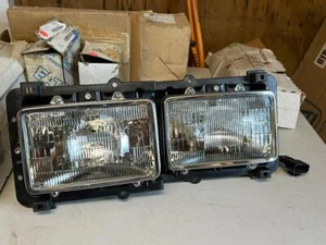 FREIGHTLINER A06-15605-002 headlamp - Picture 1 of 3
