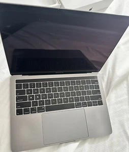 Apple MacBook Pro 13.3" (256GB SSD, Intel Core i5 8ª Gen., 2.40 GHz, 8GB)... - Imagen 1 de 6