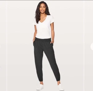 Lululemon Twisted & Tucked Pant 25"Heathered Mod Black Size 2 - Picture 1 of 7