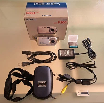 Fotocamera Vintage Sony DSC-P200 7.2MP - Look Y2K, con scatola originale - Immagine 1 di 4