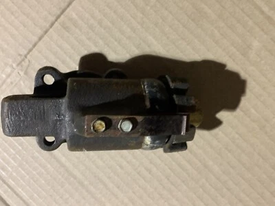 AUSTIN MORRIS SERIES 3    5 TON AND 6 TON FRONT BRAKE WHEEL CYLINDER RH UPPER - Image 1 of 4