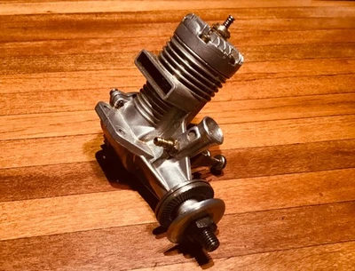 Vintage FOX 19, CL / FF, model aeroplane, airplane engine.  Used. - Image 1 of 4
