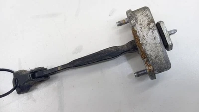 Revisión de puerta trasera izquierda Nissan Versa tope detención 2008 2009 2010 2011 Foto 1 de 4