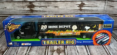 Winners Circle NASCAR TONY STEWART Trailer Rig #20 Home Depot Snoopy NOVO NA CAIXA - Imagem 1 de 4
