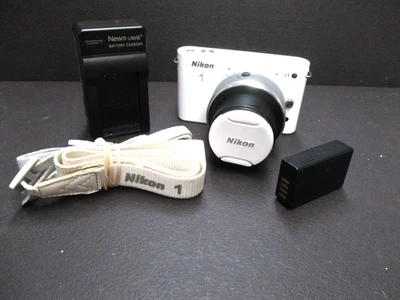 Lente Nikon 1 J1 y 10-30 mm 3,5-5,6 COMO NUEVA MENOS ESTADO LEER PROBLEMA DE BLOQUEO DE BATERÍA Foto 1 de 4