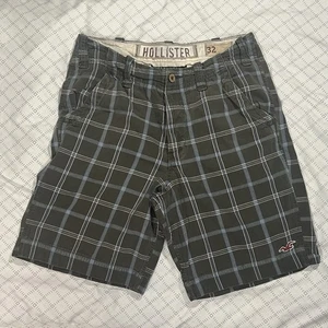 Hollister Shorts Mens Sz. 32 Gray Blue Stripes Button Fly 4 Pockets 100% Cotton - Picture 1 of 6