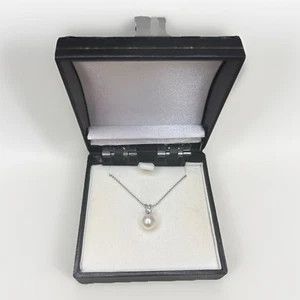 Pearl Pendant Necklace With Round Diamond - Picture 1 of 3