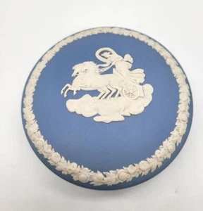 Vintage Blue Wedgewood Chariot Round Trinket Box Jasperware Roman Horse - Picture 1 of 6