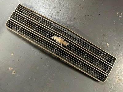 Rejilla Chevrolet Impala 81-85 usada 14011979 Foto 1 de 4