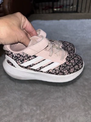Adidas Cloudfoam niña talla Zapatilla deportiva de una correa de diseño floral 9. Lindo, cómodo Foto 1 de 4