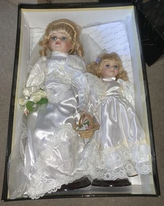 Babys Traumbraut & Blumenmädchen Lauryn & Meredith Porzellan Puppen - Bild 1 von 4