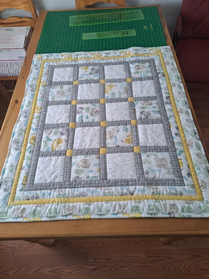 Edredón para bebé "Jungle Babies" 38"x 44"- 00% franela de algodón $64,95 Foto 1 de 4